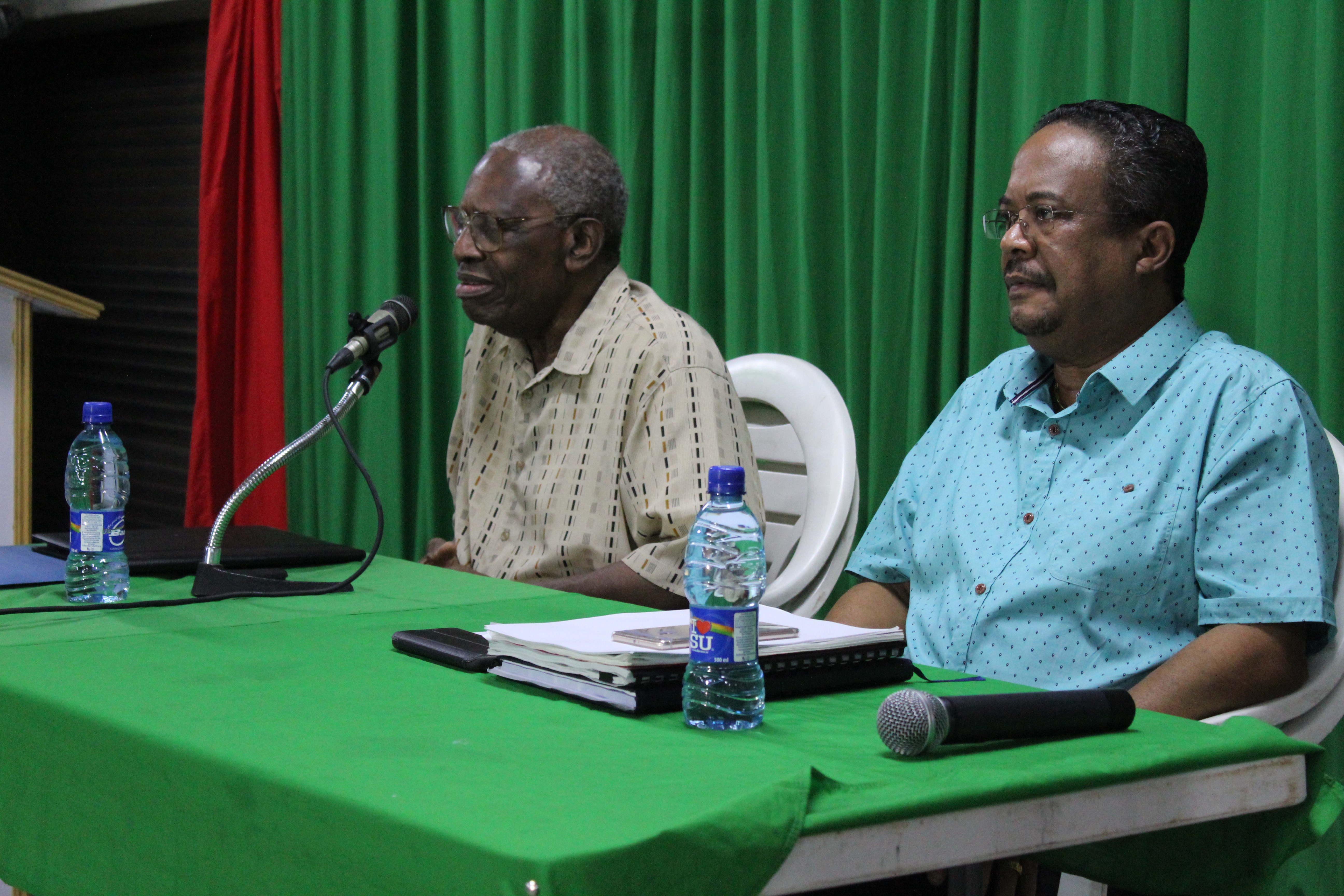 Alcoa de grote winnaar van het Surinaamse debat - Parbode Sneak Peek