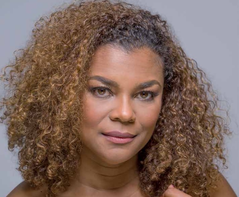 Farida van den Stoom: ‘Ik wil weer acteren in een Surinaamse tv-serie en reclame’ - Parbode Sneak Peek