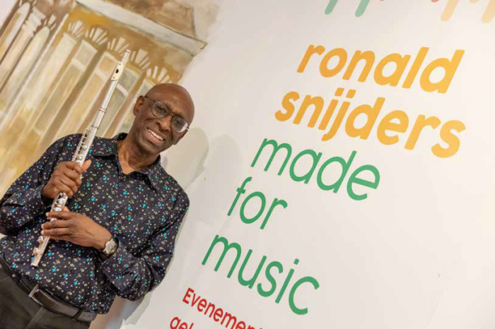 Ronald Snijders wil zijn tentoonstelling graag in Suriname houden - Parbode Sneak Peek