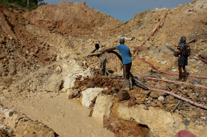 Essay: Goudmijnbouw in Suriname: je kunt het goed krijgen! - Parbode Sneak Peek