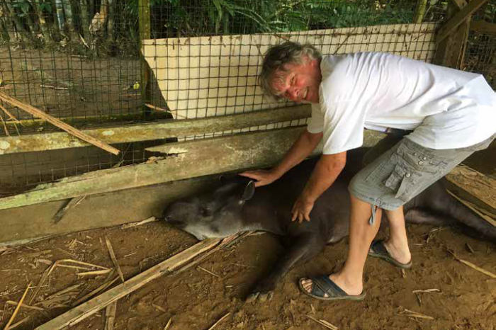 Samenleving: Dierenverzorger Willem Meijlink: ‘De Paramaribo Zoo blijft een begrip’ - Parbode Sneak Peek