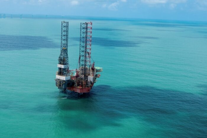 Parbode Opiniepeiling: hoe denken Surinamers over de veelbelovende oliesector? - Parbode Sneak Peek