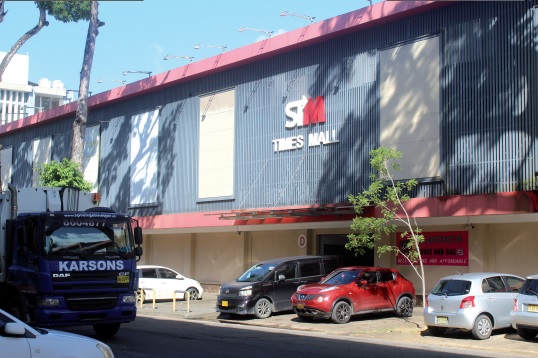 Stenen ‘fort’ Suriname Times Mall: van window- naar windowless shopping - Parbode Sneak Peek