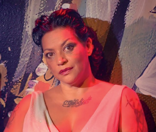Nederlands-Molukse zangeres Lorenza Maluku vindt draai in Suriname - Parbode Sneak Peek