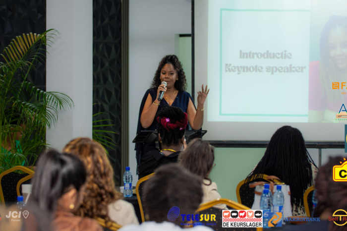 Parbode Xtra: United Women Seminar 2024: Vrouwen benadrukken het belang van investeren in zichzelf en elkaar